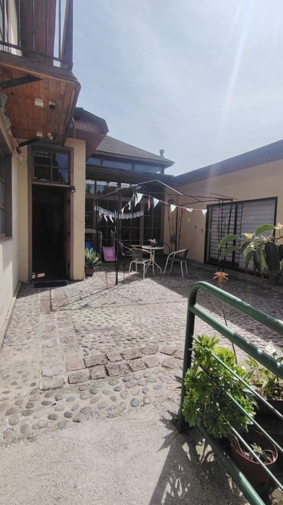 Propiedad con 6 box, salón y patio – Diego Echeverría, Quillota – Cód. L001 – $2.500.000