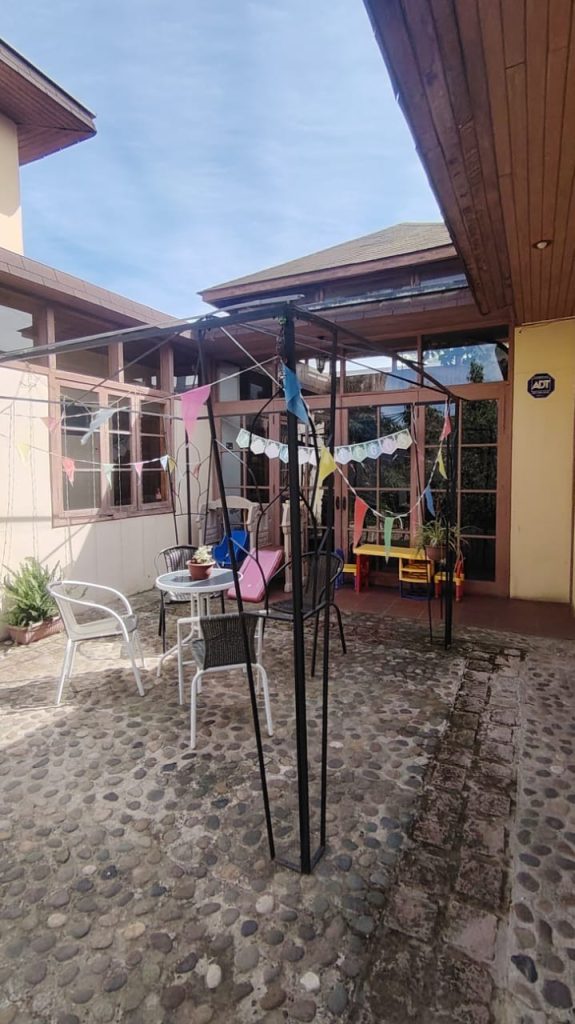 Propiedad con 6 box, salón y patio – Diego Echeverría, Quillota – Cód. L001 – $2.500.000