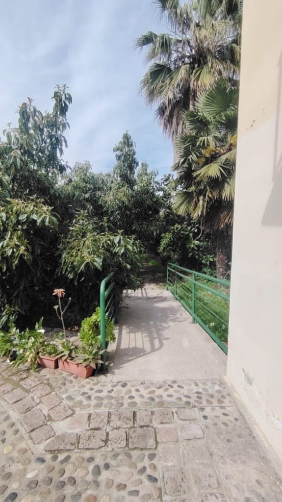 Propiedad con 6 box, salón y patio – Diego Echeverría, Quillota – Cód. L001 – $2.500.000