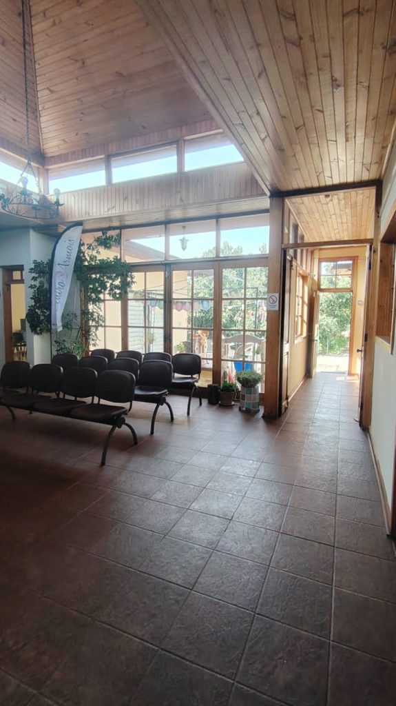 Propiedad con 6 box, salón y patio – Diego Echeverría, Quillota – Cód. L001 – $2.500.000